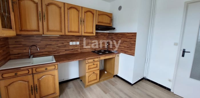 Image 2 sur 6 - Appartement  ·  Location · Villefranche Sur Saone (69400) · 4 pièces · 70m²