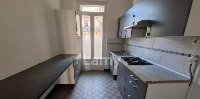 Image 5 sur 14 - Appartement  ·  Location · Marseille (13004) · 4 pièces · 91m²