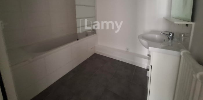 Image 9 sur 11 - Appartement  ·  Location · Marseille (13004) · 3 pièces · 70m²