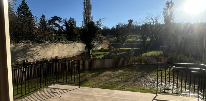 Image 1 sur 8 - Appartement  ·  Location · Albigny Sur Saone (69250) · 5 pièces · 118m²