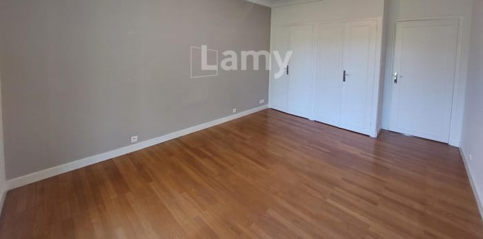 Image 8 sur 19 - Appartement  ·  Location · Grenoble (38000) · 3 pièces · 96m²