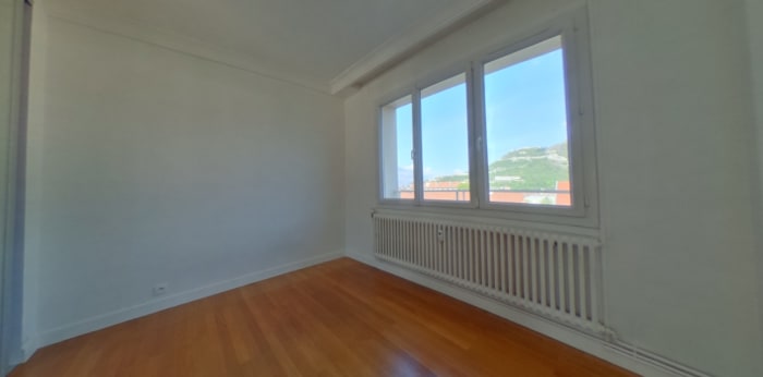 Image 13 sur 19 - Appartement  ·  Location · Grenoble (38000) · 3 pièces · 96m²