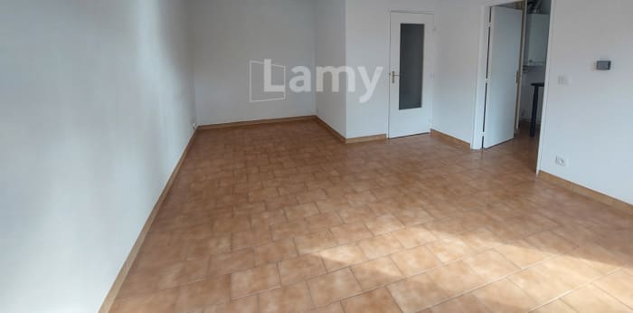 Image 6 sur 14 - Appartement  ·  Location · Nimes (30900) · 1 pièce · 31m²