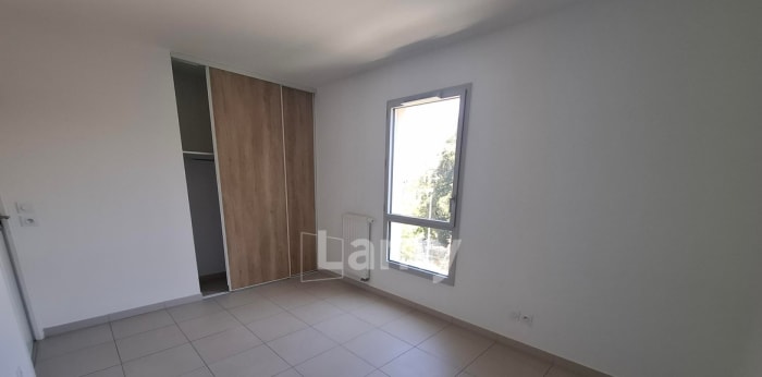 Image 7 sur 14 - Appartement  ·  Location · Marseille (13008) · 3 pièces · 60m²