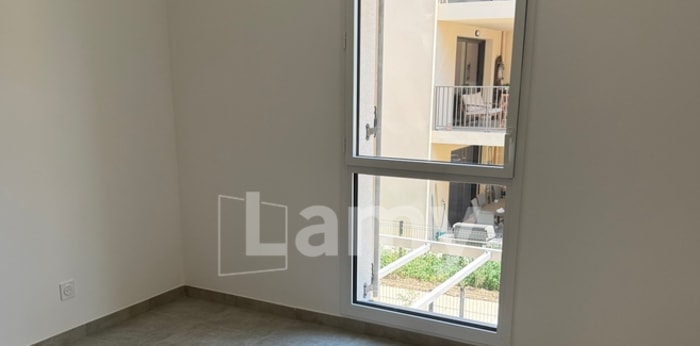 Image 4 sur 12 - Appartement  ·  Location · St Remy De Provence (13210) · 2 pièces · 47m²
