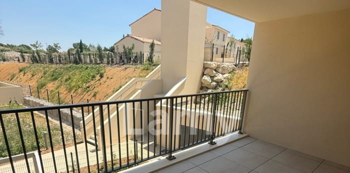 Image 3 sur 12 - Appartement  ·  Location · St Remy De Provence (13210) · 2 pièces · 47m²