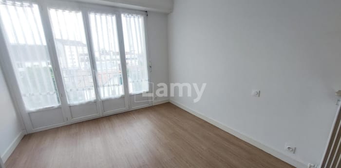 Image 9 sur 10 - Appartement  ·  Location · Pau (64000) · 4 pièces · 86m²