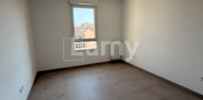 Image 5 sur 8 - Appartement  ·  Location · Avignon (84000) · 4 pièces · 80m²