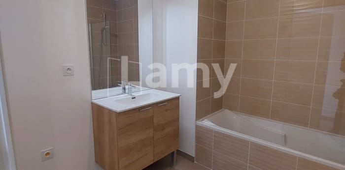 Image 6 sur 7 - Appartement  ·  Location · Avignon (84000) · 3 pièces · 67m²
