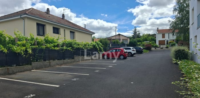 Image 1 sur 2 - Parking/box  ·  Location · Lempdes (63370) · 9m²