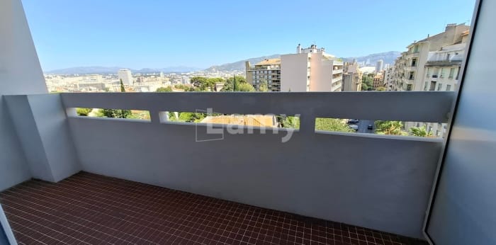 Image 3 sur 10 - Appartement  ·  Location · Marseille (13006) · 2 pièces · 56m²