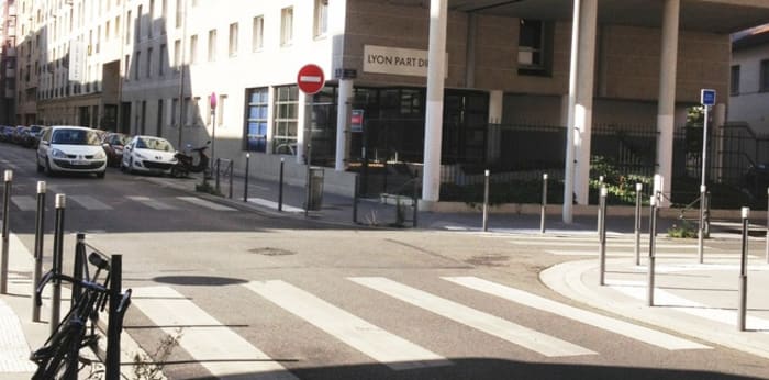 Image 1 sur 2 - Parking/box  ·  Location · Lyon (69003) · 10m²