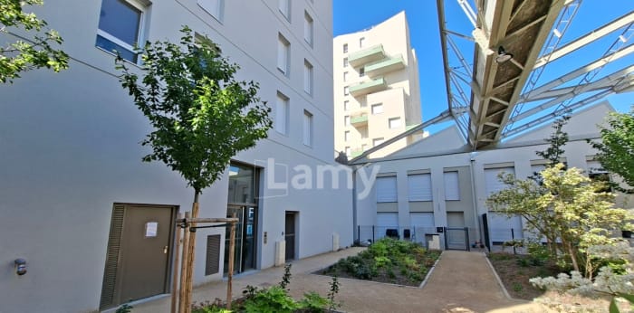 Image 6 sur 8 - Appartement  ·  Location · Clermont Ferrand (63100) · 1 pièce · 33m²