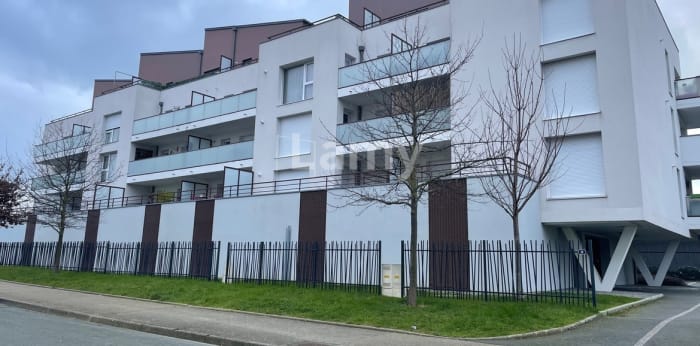 Image 1 sur 1 - Parking/box  ·  Location · St Malo (35400) · 15m²
