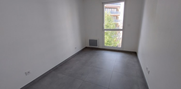 Image 8 sur 9 - Appartement  ·  Location · Marseille (13007) · 3 pièces · 67m²