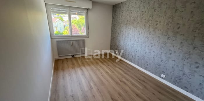 Image 2 sur 13 - Appartement  ·  Location · Lons Le Saunier (39000) · 2 pièces · 65m²