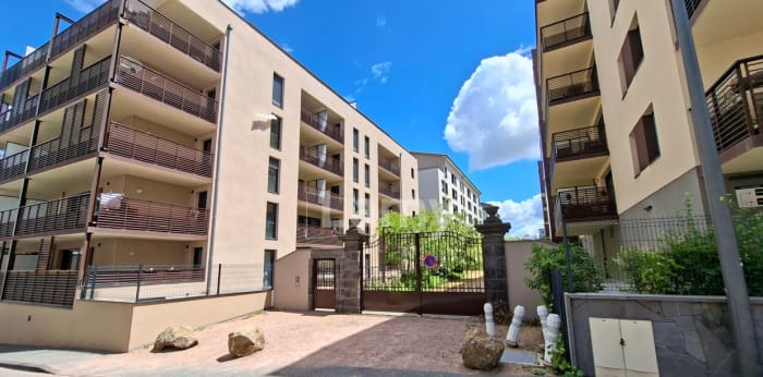 Image 9 sur 10 - Appartement  ·  Location · Clermont Ferrand (63000) · 4 pièces · 80m²