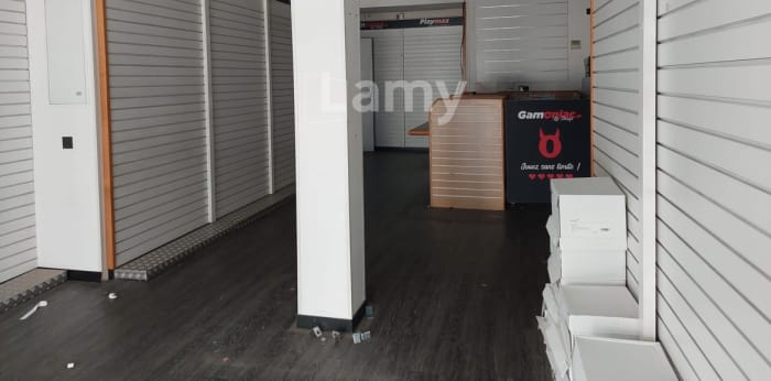 Image 4 sur 6 - Local  ·  Location · Sens (89100) · 60m²