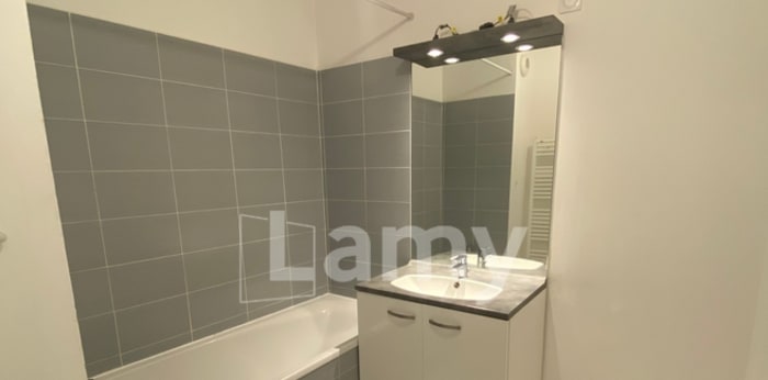 Image 10 sur 18 - Appartement  ·  Location · Caluire Et Cuire (69300) · 3 pièces · 63m²