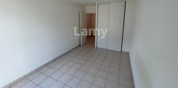 Image 5 sur 9 - Appartement  ·  Location · St Saulve (59880) · 2 pièces · 56m²