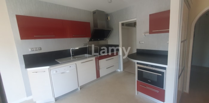 Image 1 sur 12 - Appartement  ·  Location · Vesoul (70000) · 3 pièces · 77m²