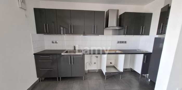 Image 6 sur 14 - Appartement  ·  Location · Marseille (13008) · 3 pièces · 82m²