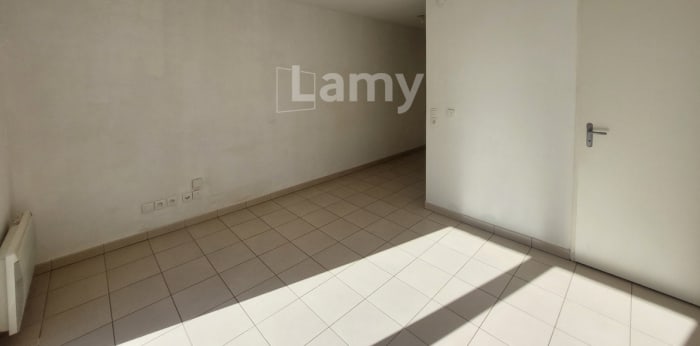 Image 3 sur 9 - Appartement  ·  Location · Rodilhan (30230) · 1 pièce · 20m²