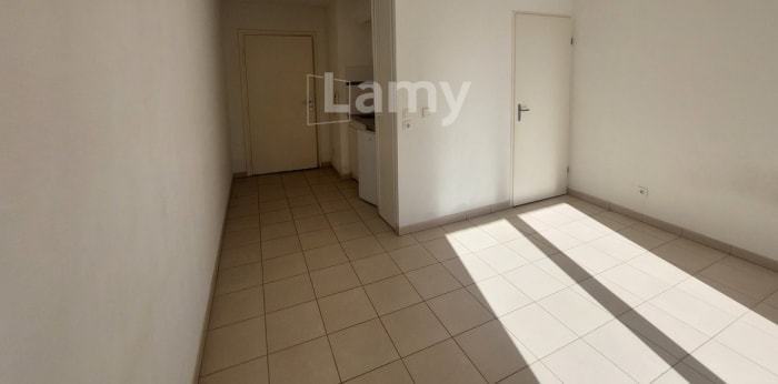 Image 5 sur 9 - Appartement  ·  Location · Rodilhan (30230) · 1 pièce · 20m²