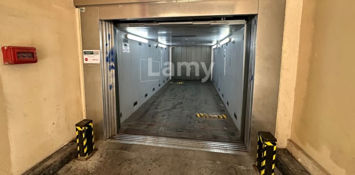 Image 6 sur 7 - Parking/box  ·  Location · Paris (75001) · 9m²