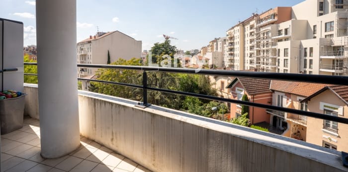 Image 9 sur 10 - Appartement  ·  Vente · Villeurbanne (69100) · 3 pièces · 73m²