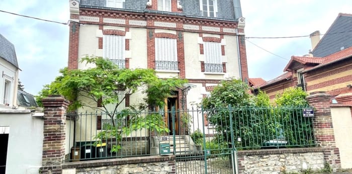 Image 2 sur 8 - Maison/villa  ·  Vente · Deuil La Barre (95170) · 9 pièces · 250m²