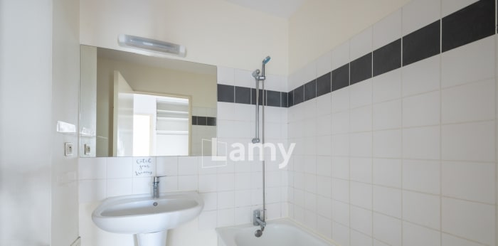 Image 7 sur 9 - Appartement  ·  Vente · Bordeaux (33000) · 2 pièces · 53m²