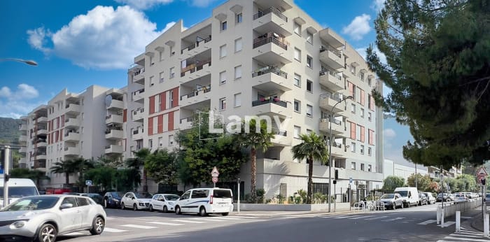 Image 2 sur 8 - Appartement  ·  Vente · Nice (06300) · 3 pièces · 55m²