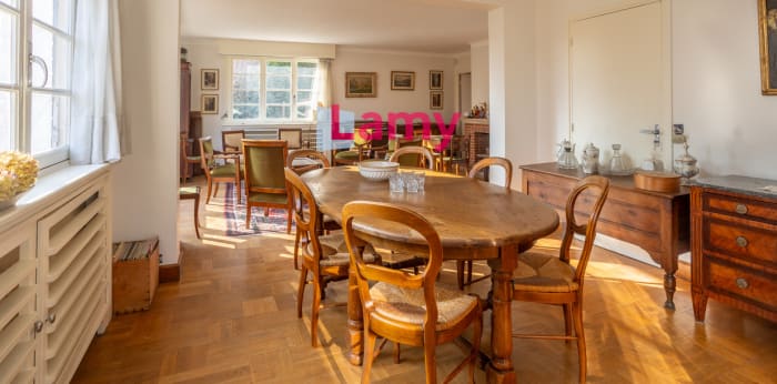 Image 4 sur 12 - Maison/villa  ·  Vente · Valenciennes (59300) · 8 pièces · 238m²