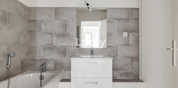 Image 13 sur 16 - Appartement  ·  Vente · Marseille 08 (13008) · 3 pièces · 64m²