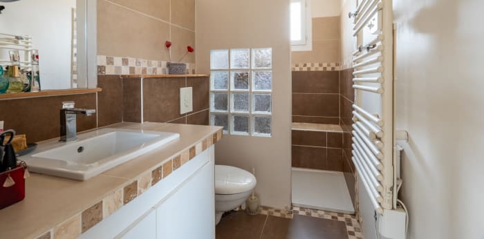 Image 7 sur 13 - Maison/villa  ·  Vente · Gignac La Nerthe (13180) · 6 pièces · 159m²