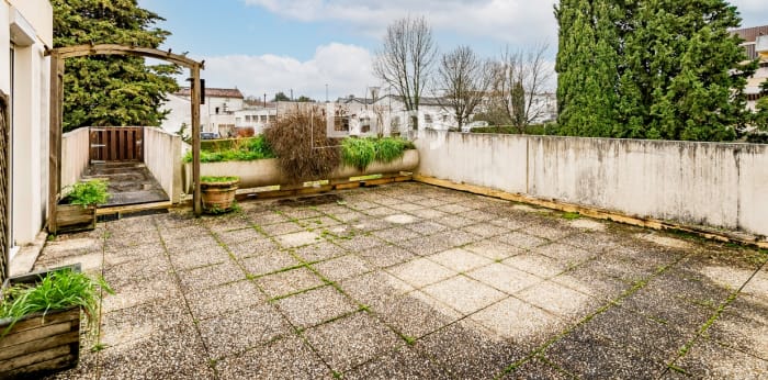 Image 2 sur 12 - Appartement  ·  Vente · Angouleme (16000) · 5 pièces · 115m²