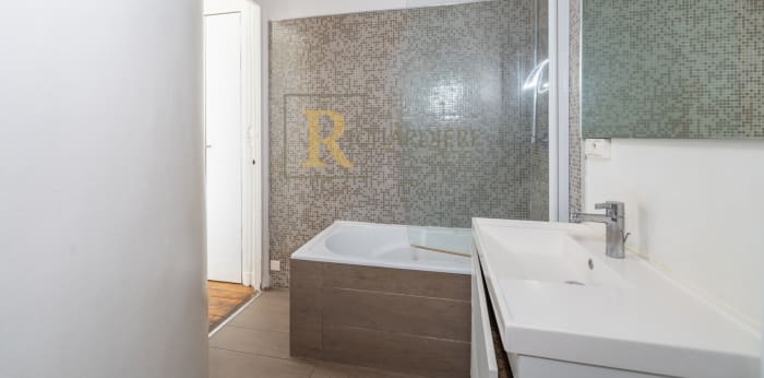 Image 14 sur 17 - Appartement  ·  Vente · Paris (75116) · 4 pièces · 81m²