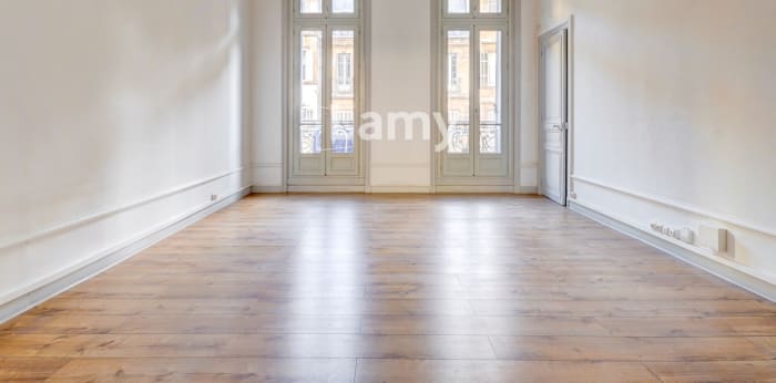 Image 3 sur 17 - Appartement  ·  Vente · Marseille (13008) · 7 pièces · 260m²