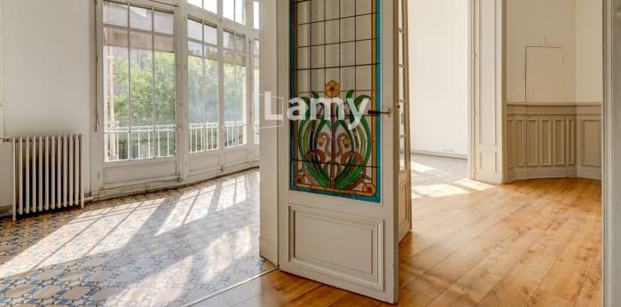 Image 9 sur 17 - Appartement  ·  Vente · Marseille (13008) · 7 pièces · 260m²