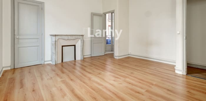 Image 6 sur 17 - Appartement  ·  Vente · Marseille (13008) · 7 pièces · 260m²