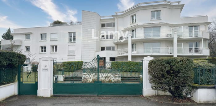 Image 1 sur 15 - Appartement  ·  Vente · 4 Avenue De La Plaine Fleurie (38240) · 4 pièces · 104m²