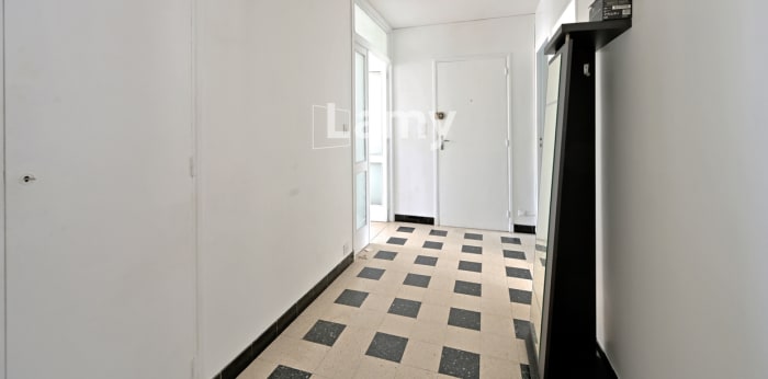 Image 7 sur 13 - Appartement  ·  Vente · Nimes (30000) · 4 pièces · 77m²