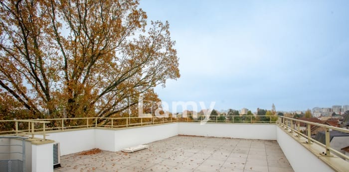 Image 1 sur 11 - Appartement  ·  Vente · Enghien Les Bains (95880) · 5 pièces · 102m²