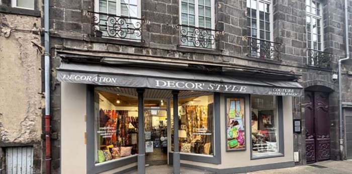 Image 1 sur 9 - Local  ·  Vente · Riom (63200) · 127m²