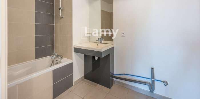 Image 4 sur 6 - Appartement  ·  Vente · Bordeaux (33300) · 4 pièces · 78m²