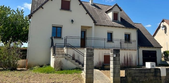 Image 1 sur 16 - Maison/villa  ·  Vente · Laroche St Cydroine (89400) · 9 pièces · 181m²