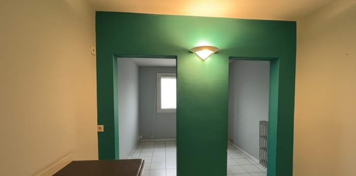 Image 11 sur 14 - Local  ·  Vente · Toulouse (31500) · 5 pièces · 64m²