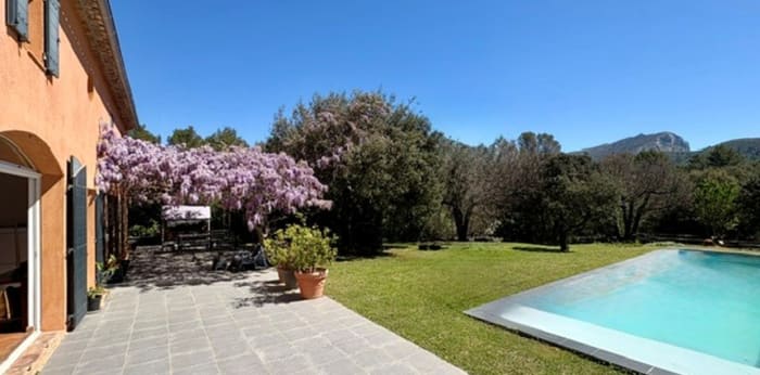 Image 1 sur 23 - Maison/villa  ·  Vente · St Marc Jaumegarde (13100) · 6 pièces · 212m²