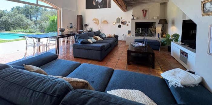 Image 7 sur 23 - Maison/villa  ·  Vente · St Marc Jaumegarde (13100) · 6 pièces · 212m²